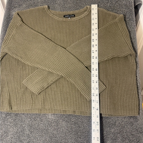 Kendall &  Kylie Olive Green Ribbed Sweater- M - Picture 4 of 4